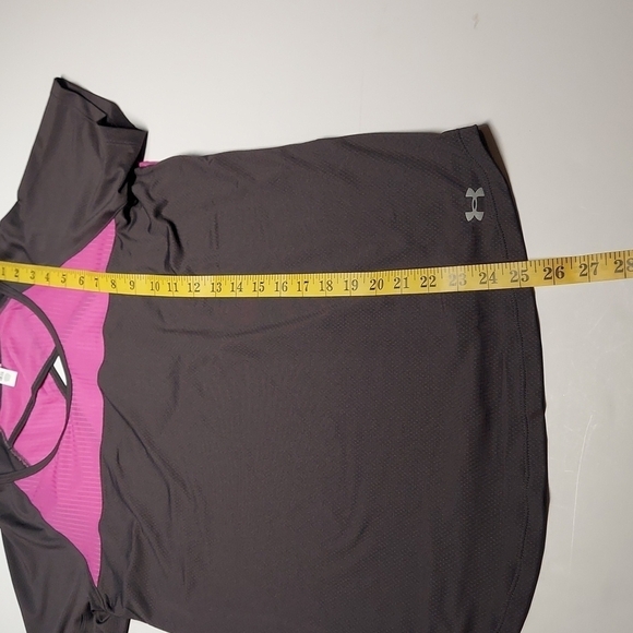 Under Armour Women’s Gray Pink Fitted Heat Gear Top Size Medium - Picture 5 of 5